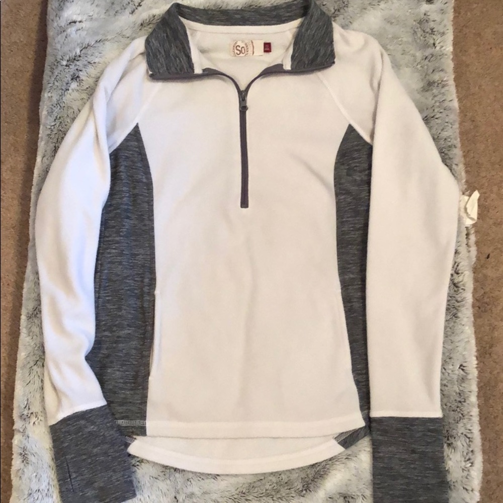 Gray/white sweater